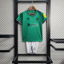 Newcastle 23/24 Kit Criança