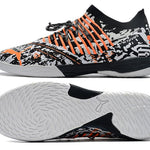 Chuteira Futsal Puma Future Z 1.3 IC Preto, Branco e Laranja "Teaser"