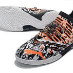 Chuteira Futsal Puma Future Z 1.3 IC Preto, Branco e Laranja "Teaser"